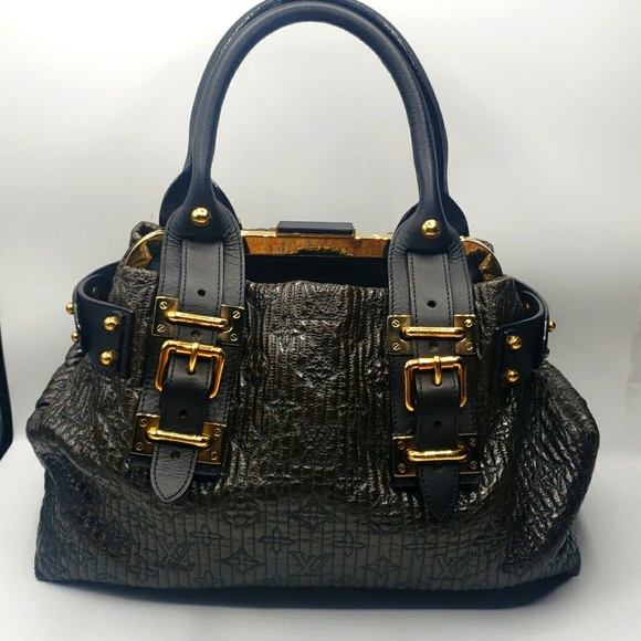 LOUIS VUITTON BAG ONE SIZE COLOR BLACK WITH GOLD HARDWARE 100% AUTHENTIC - Picture 1 of 17